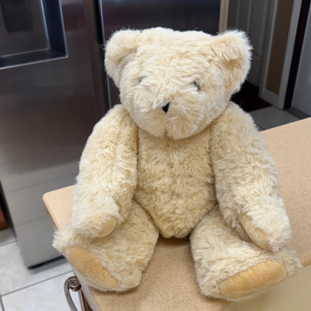 The Vermont Teddy Bear Company (vintage?) Cream Teddy Bear Plush